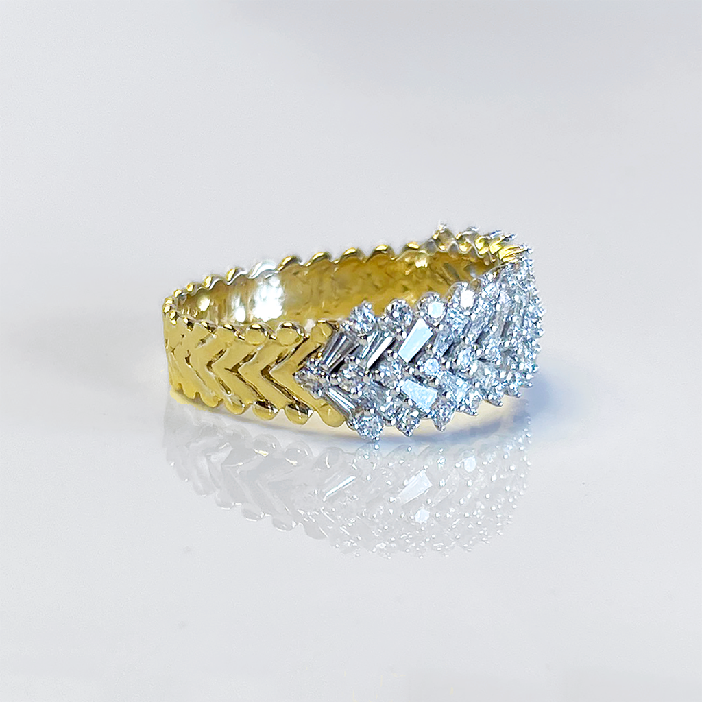 14K YG Round & Baguette Diamond Ring